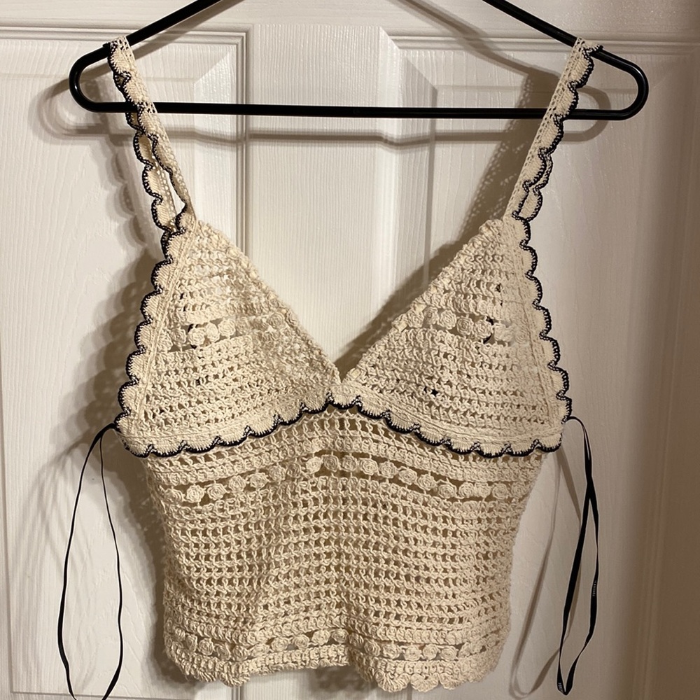 Forever 21 Crotchet/knit top; cream/beige/khaki color; size Small